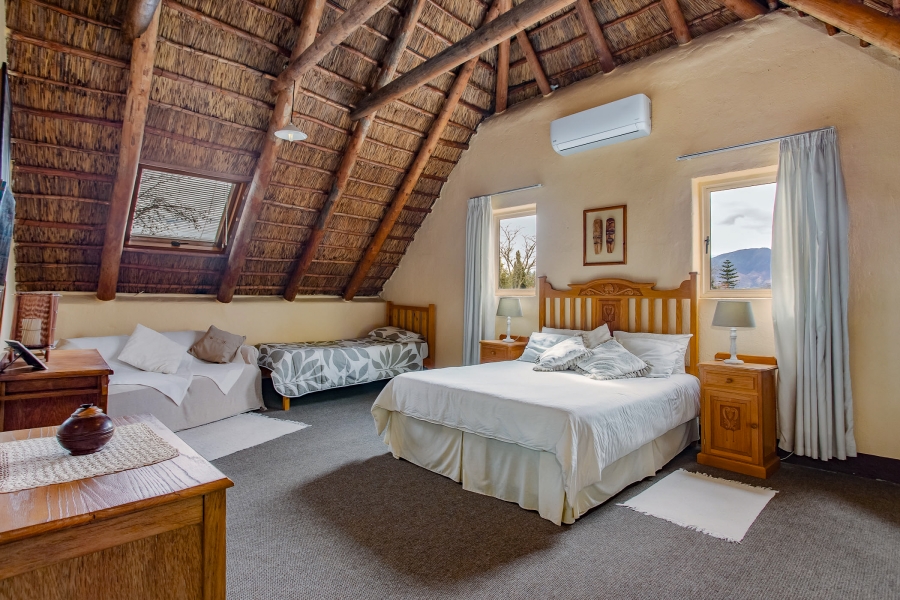 5 Bedroom Property for Sale in Uitsig Western Cape